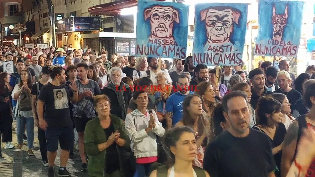 Multitudinaria marcha por el Día de la Memoria por las calles de Tandil